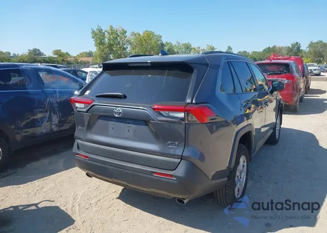 2021 Toyota Rav4 Xle z USA, uszkodzony, nr VIN 2T3P1RFV5MW221775